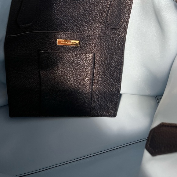 AUTHENTIC TORY BURCH TOTE WITH FREE KEY CHARM UPON PURCHASE - Picture 3 of 4